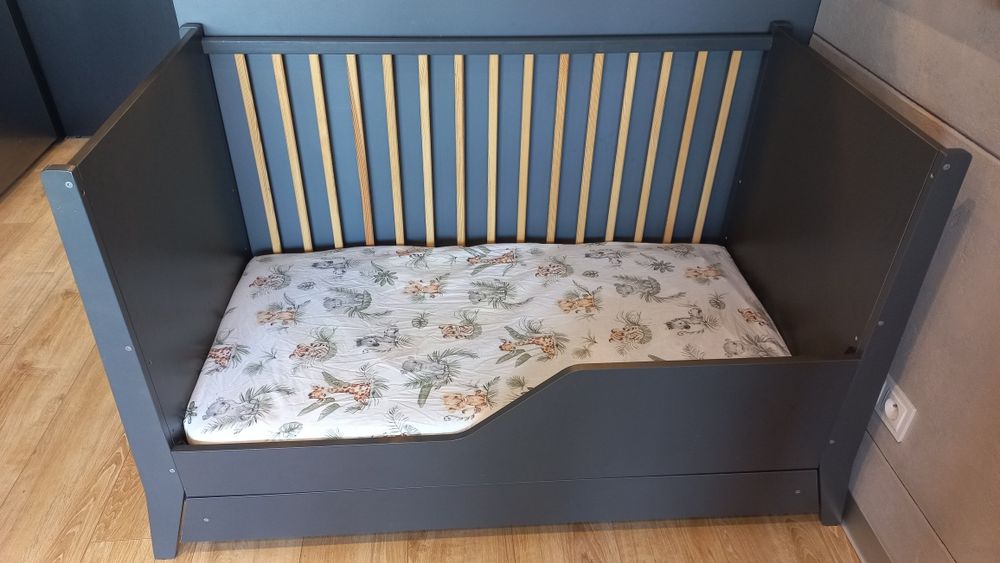 Łóżeczko dziecięce z szufladą