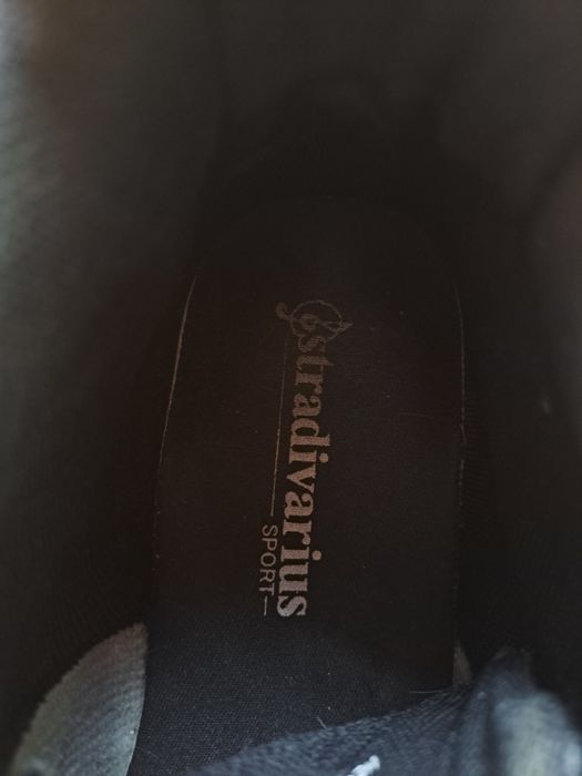 Jasne buty sneakersy