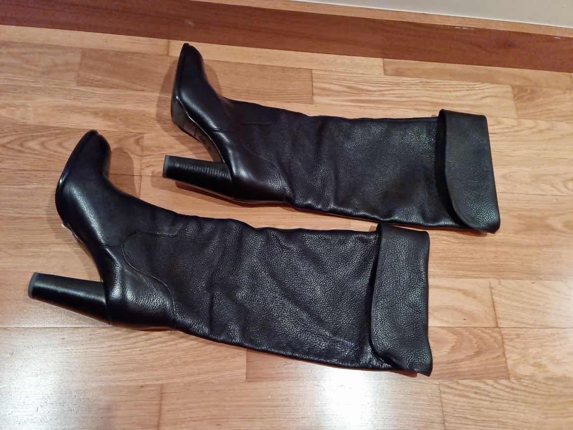 Botas de pele. Pretas. Massimo Dutti. Tamanho 39. Muito pouco usadas.