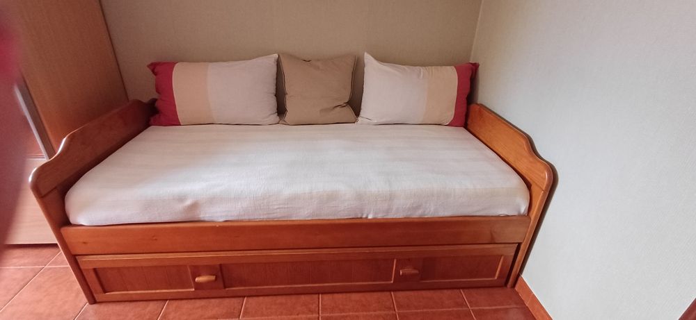 Cama dupla em madeira