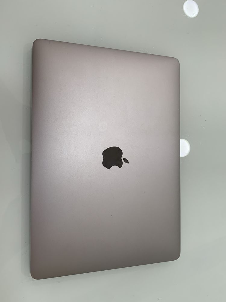 Macbook Pro 13 Touchbar 2019 intel 3.1 Dual Core i5 16GB RAM 256GB SSD