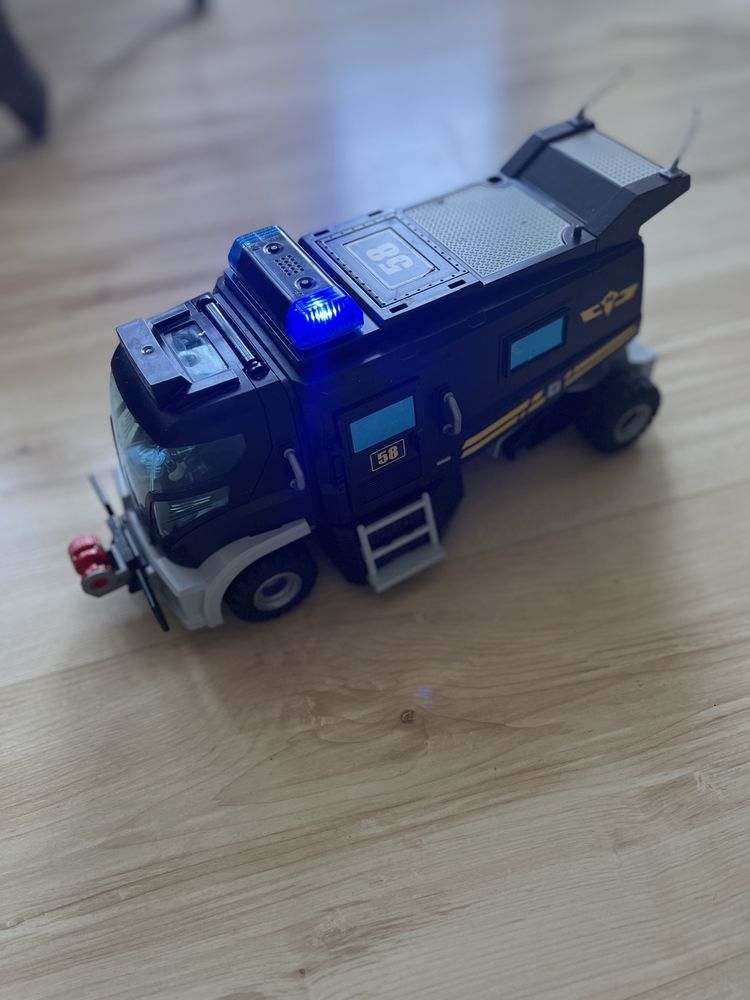 Zabawka wóz policyjny policja playmobil city action