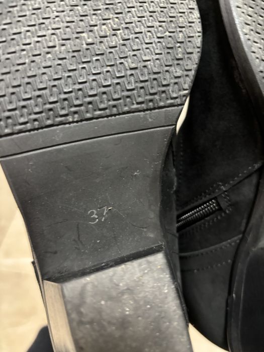 Черевики замшеві козаки на байці 37 ий 24 см стан нові