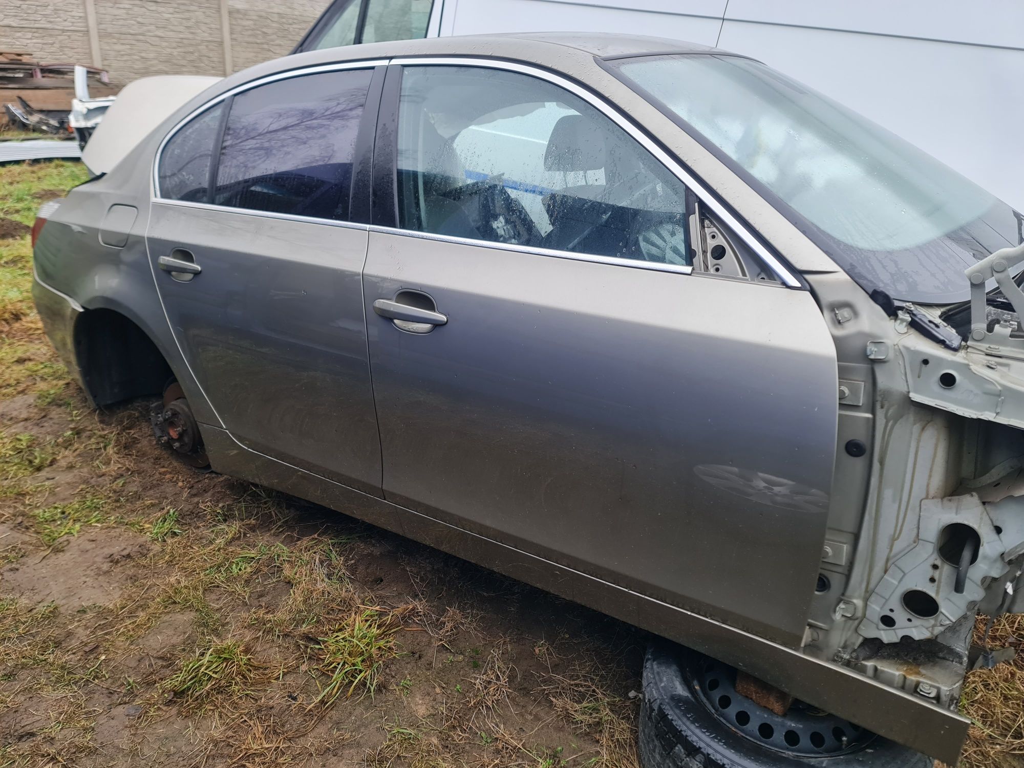 Drzwi prawe klapa bagaznika bmw e60 . Olivin metallic 349/6
