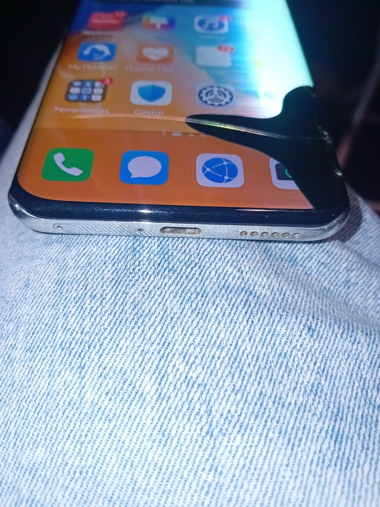 Huawei P40 pro 256gb  em condições  ñ pede  senha funciona a tudo
