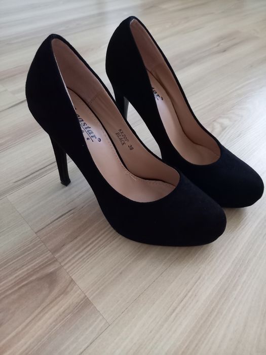 Czarne zamszowe szpilki
