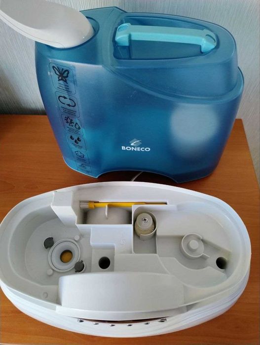Зволожувач-очищувач повітря BONECO 7135 с наповнювачем-гранулятом.