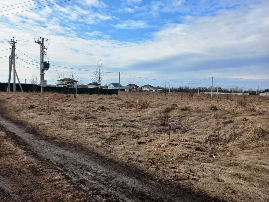 Рожни, фасадна ділянка 16 соток біля Десни зі своїм озером