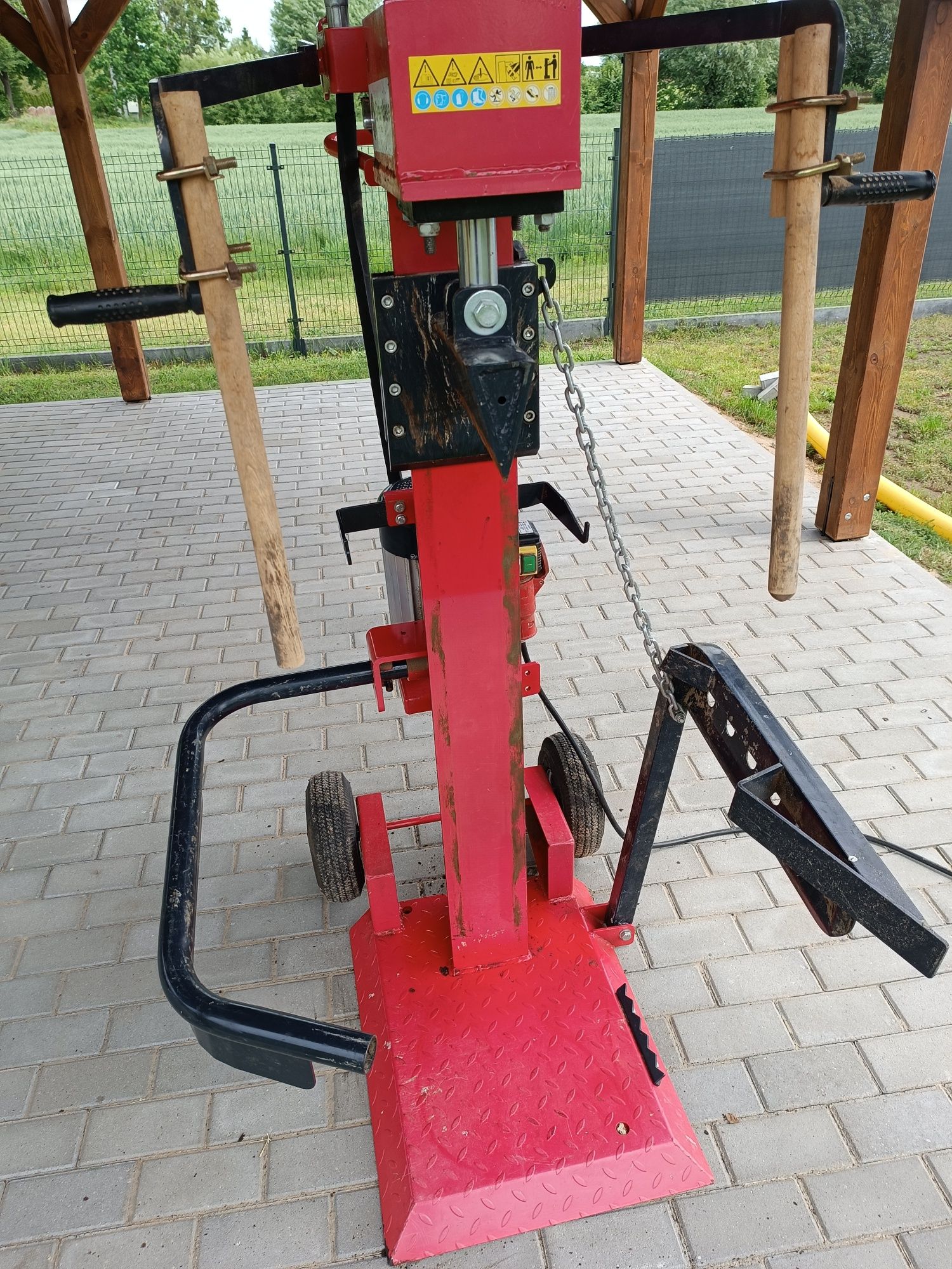 Duża łuparka hydrauliczna do drewna 11 ton pionowa