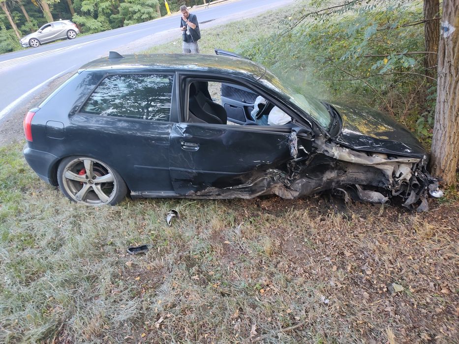 Audi A3 8l 2002 1,8T uszkodzone.