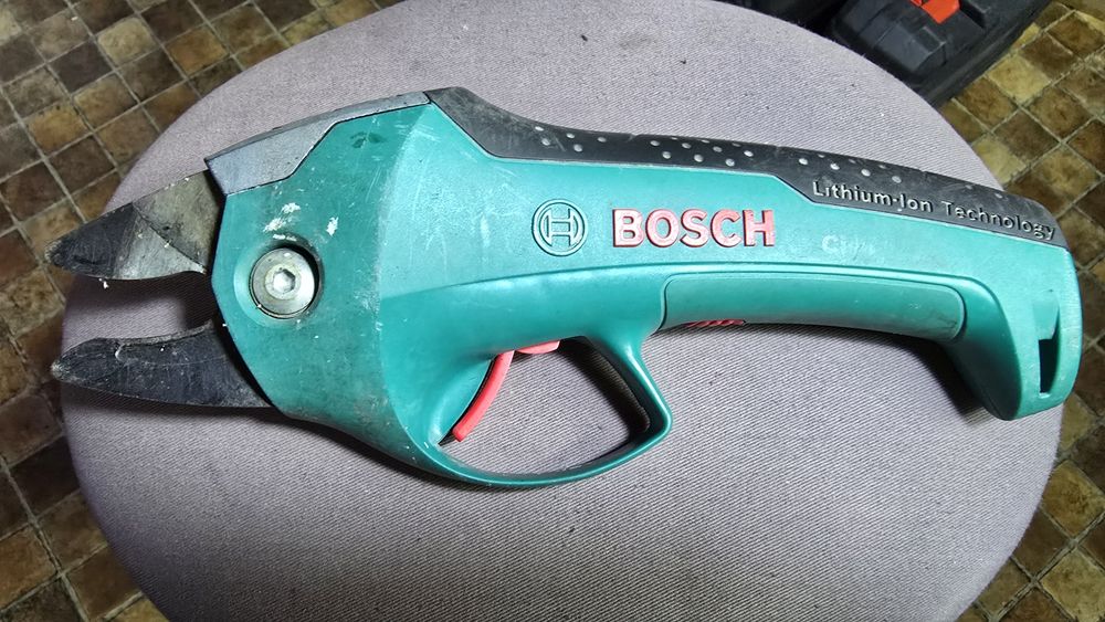 Sekator akumulatorowy nożyce  akumulatorowe Bosch 3,6 Vh