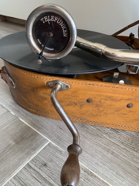 Gramofon patefon walizkowy biurkowy kolekcjonerski TELEFUNKEN Lido pły