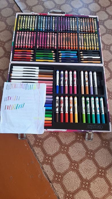 Crayola крайола набір олівців і фломастерів доя малювання і творчості