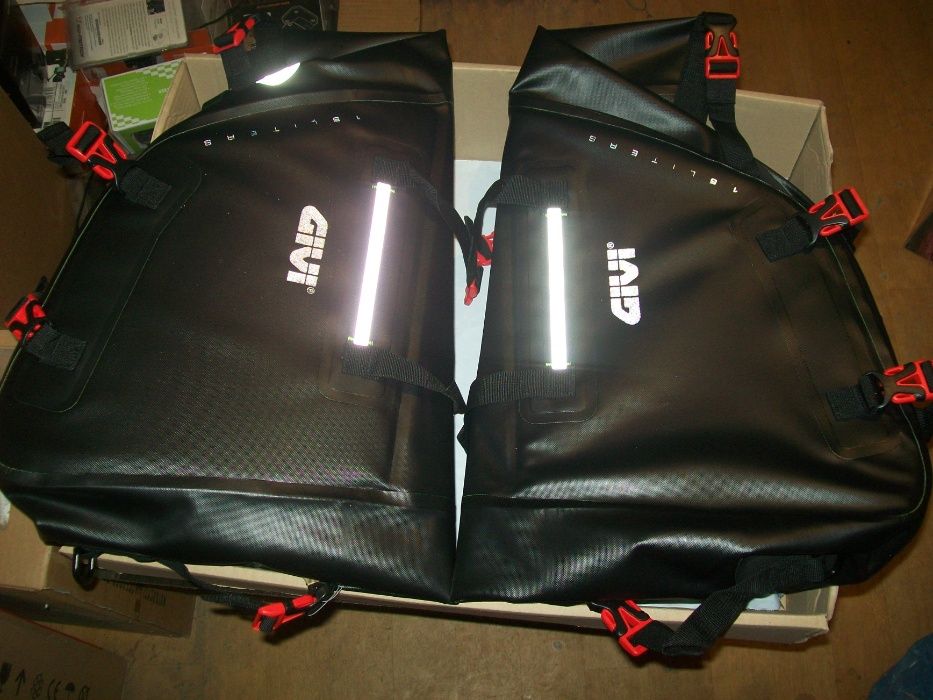 GRT718 GIVI sakwy ,torby wodoszczelne 2 x 15 litrów , para , GRT708