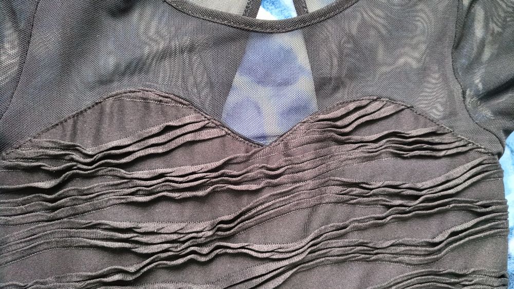 Dopasowana sukienka z siateczką krótki rękaw sexy mała czarna