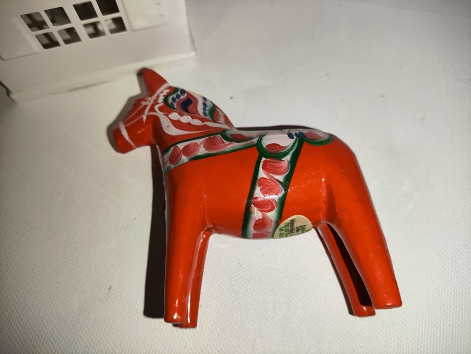 Nr22. Konik szwedzki czerwony drewniany oryginalny Äkta Datahemslöld