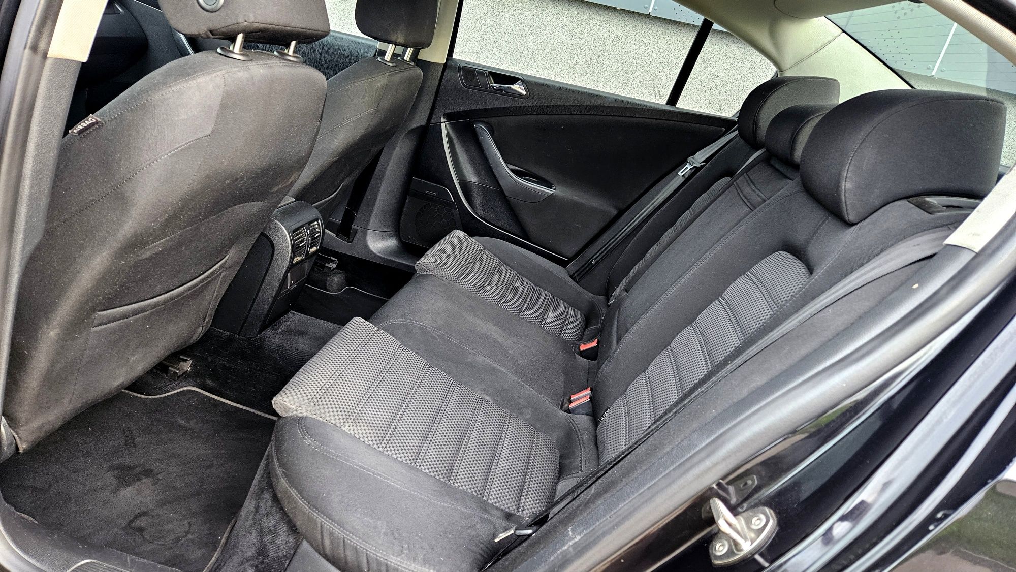 VW PASSAT B6 2.0 TDi 140KM 8V !!Klimatronic ,SEDAN , Ładny , Kubełki!!