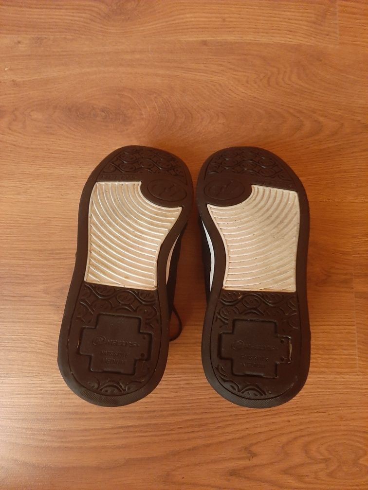 кроссовки Heelys