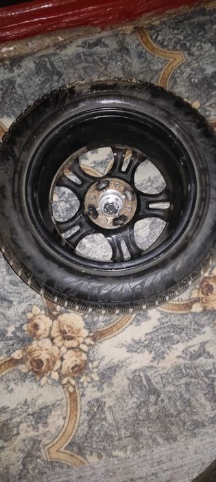 Шини в зборі на авто