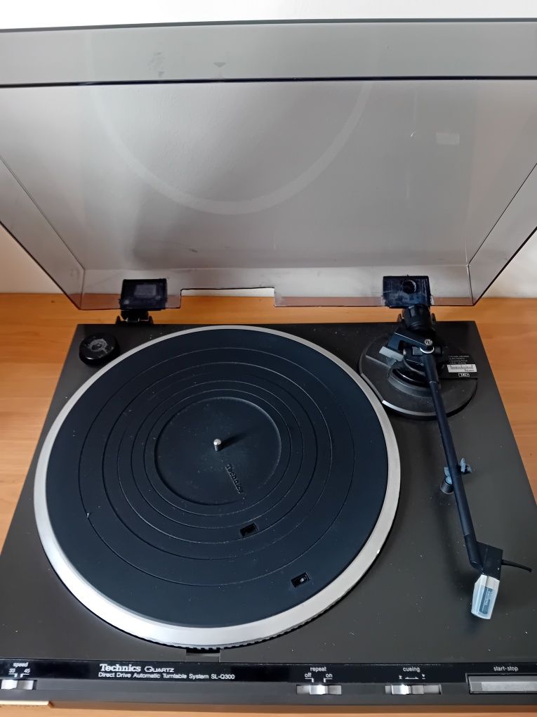 Technics Gira disco SL-Q300