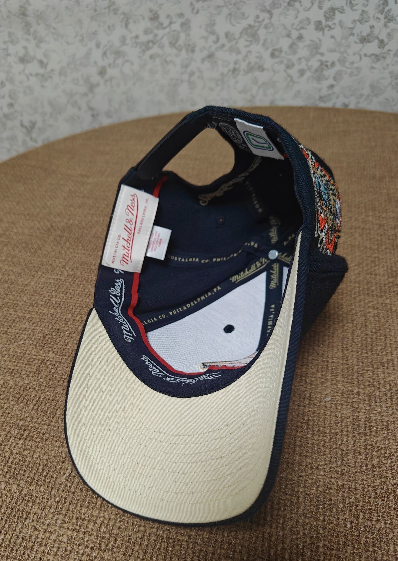 Продам  фирменную бейсболку  MITCHELL & NESS