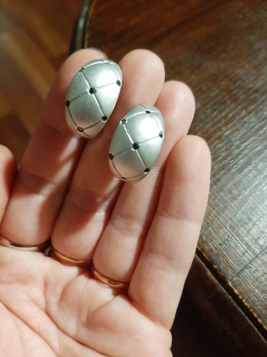 Серьги с брилиантами кулон с эмалью и изумрудом топаз змея