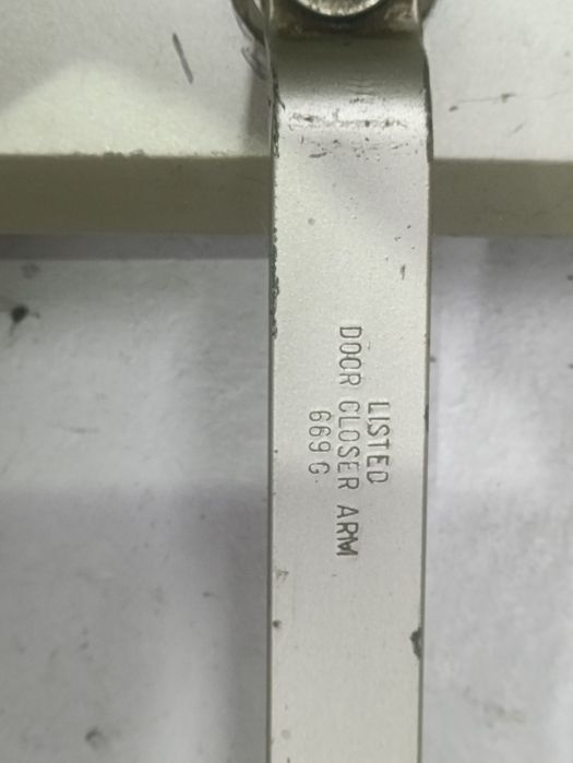 Domykacz drzwi Dorma