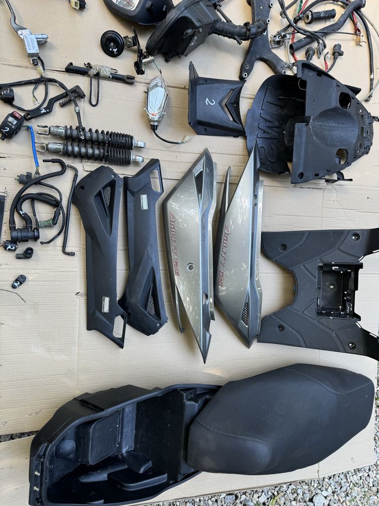 Kymco Agility 125 siedzenie owiewka licznik gaźnik cewka amortyzator