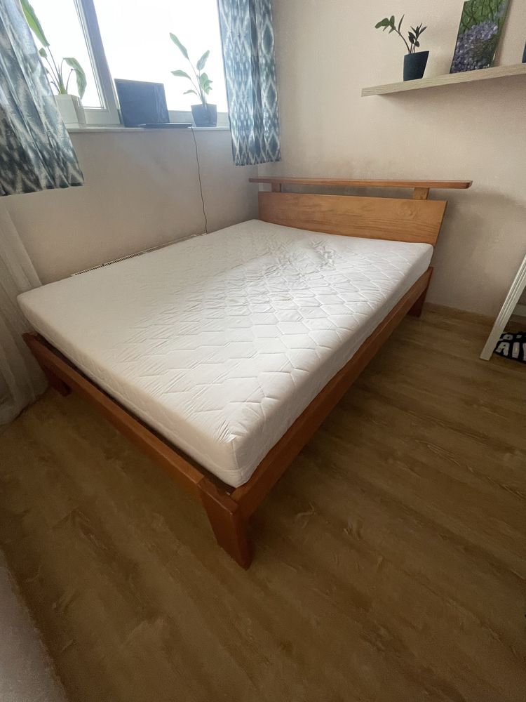 Łóżko 160x200 z materacem
