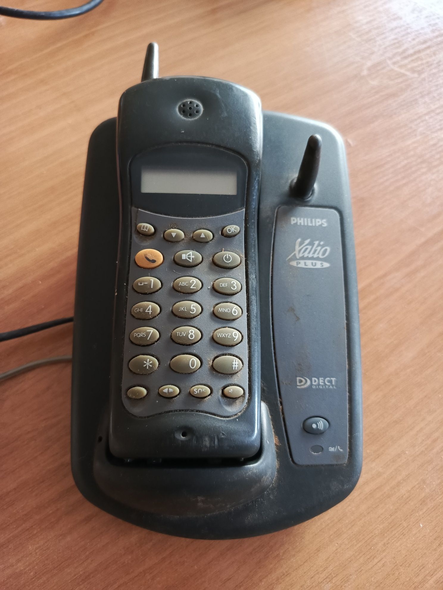 Телефон станция Алтай - 5 в комплекте с Dect телефоном Phillips
