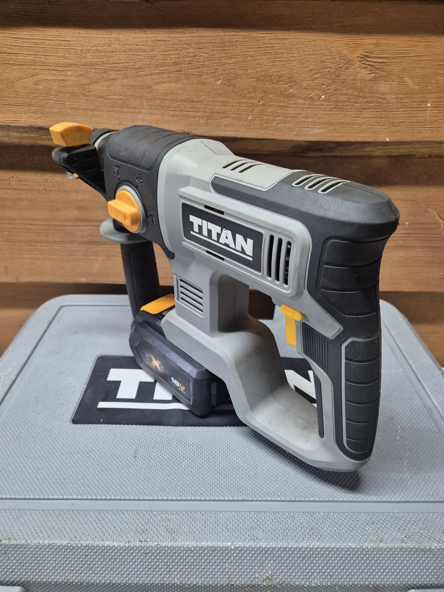 Titan Młotowiertarka SDS Aku
