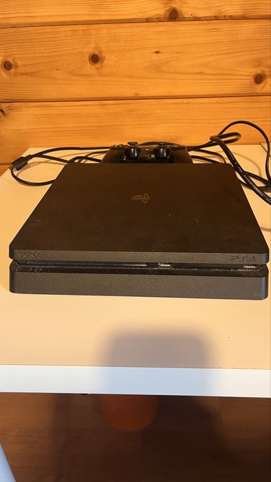 Ps4 usada, com caixa original e com os cabos