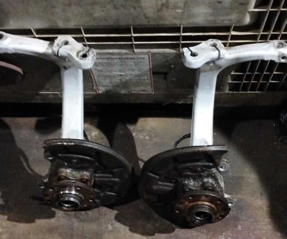 piasta piasty zwrotnice PRAWA przód przednie alu Audi A4 B6 B7, A6 C5