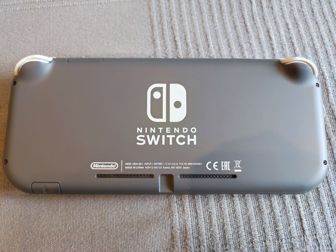 Nintendo Switch lite + gra oraz akcesoria