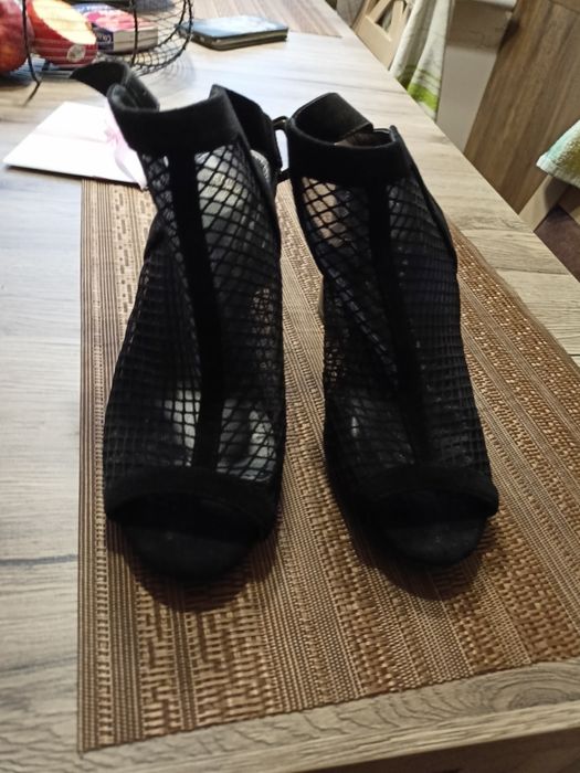 Szpilki czarne rozmiar 37.