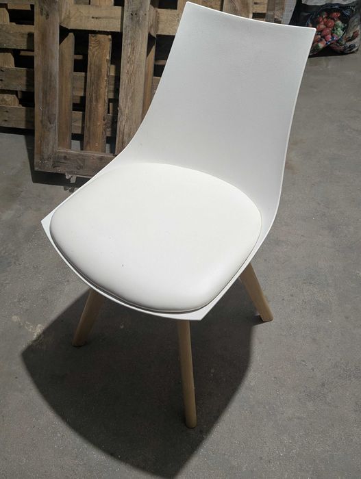 Krzesła białe styl skandynawski Jysk