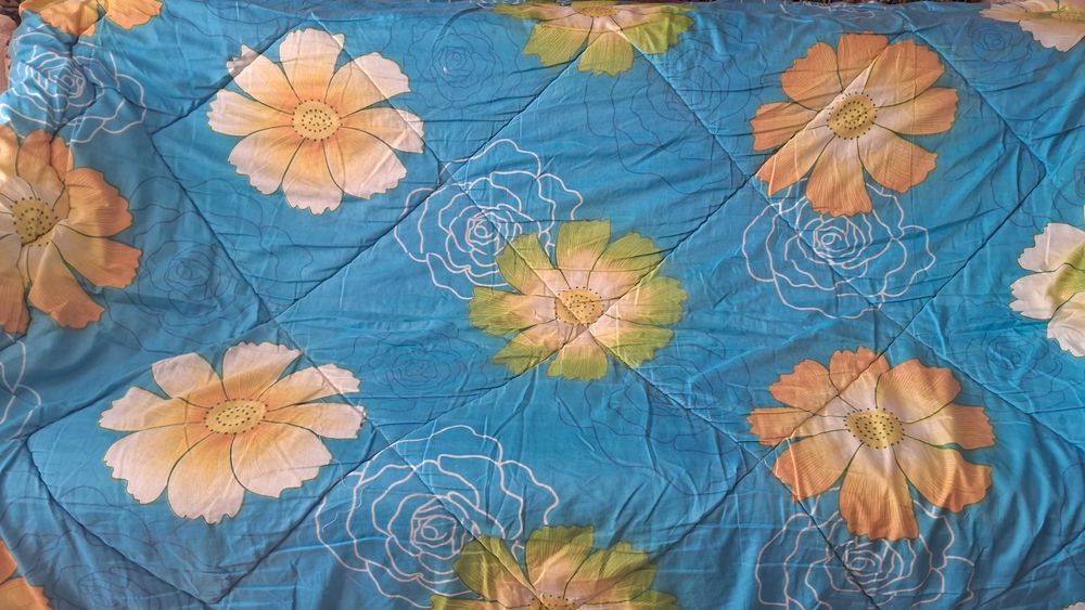 Тепла зимова ковдра у гарному стані - 200 см х 160 см