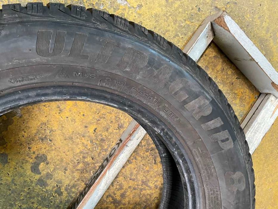215/65 R16 GoodYear UltraGrip 8 2шт зимня