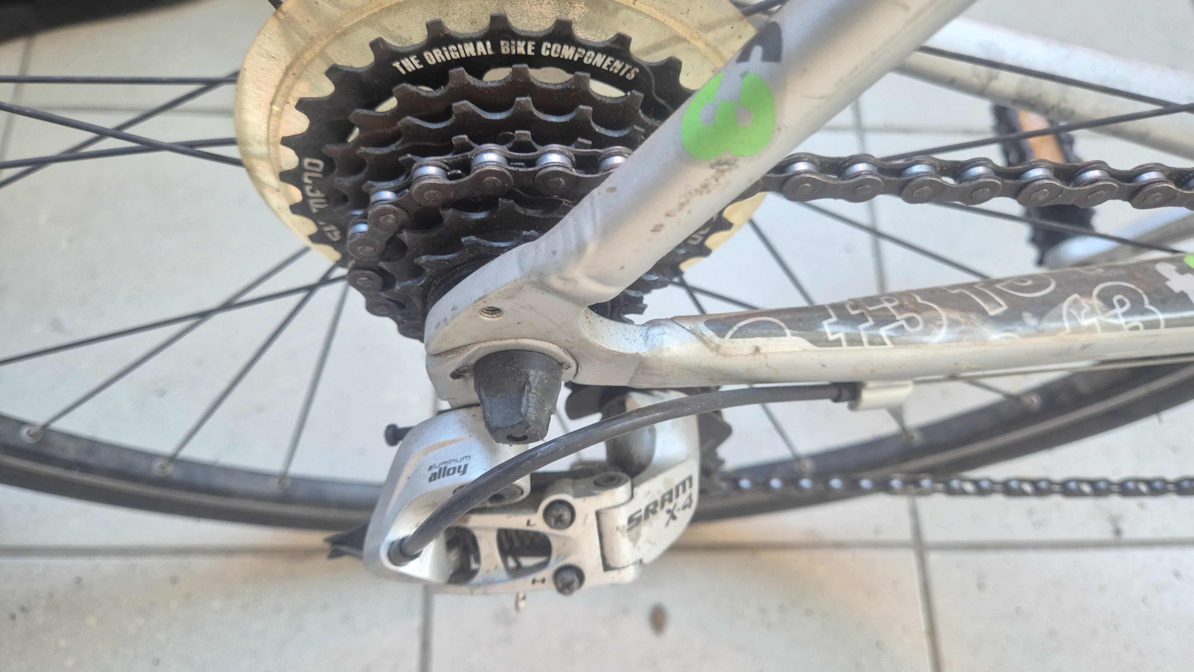 Rower miejski/szosowy/fitness BTWIN FIT3 Grey 57