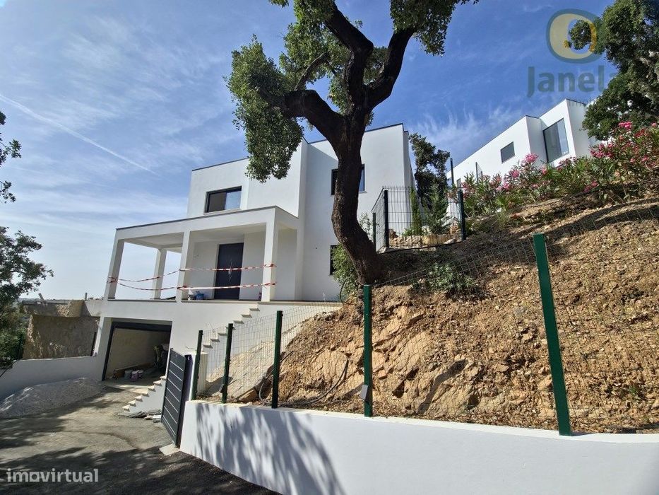 Moradia Contemporânea e Sofisticada, com Piscina Aquecida e ELEVADOR