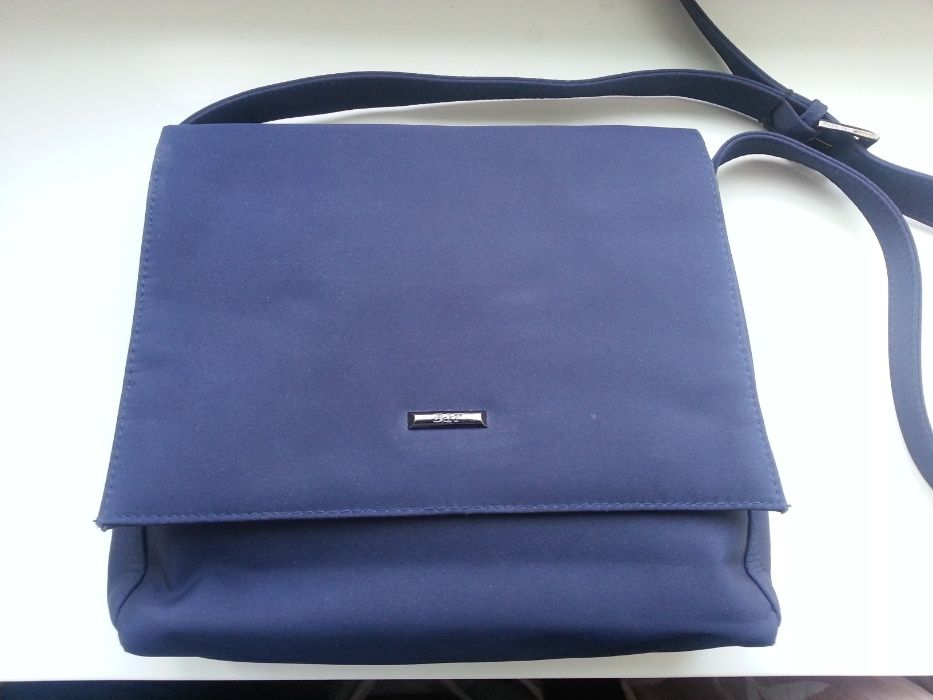 Невелика середня сумка синього кольору нейлон