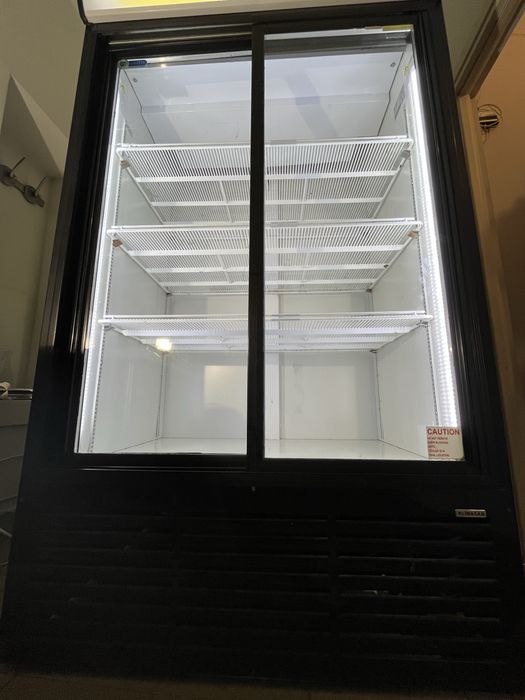 Lodówka witryna Klimasan S 1200 LED