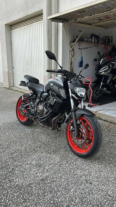 Yamaha MT-07 2020 – 35 kW no livrete, Linha Akrapovic Carbon