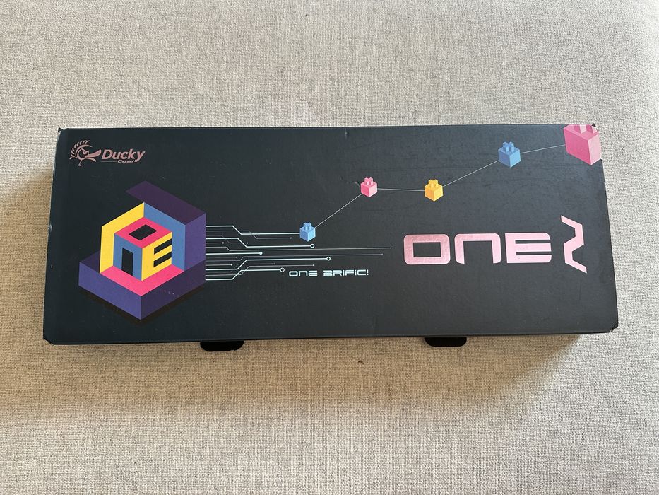 Teclado mecânico Ducky One 2 100% RGB cherry silent red