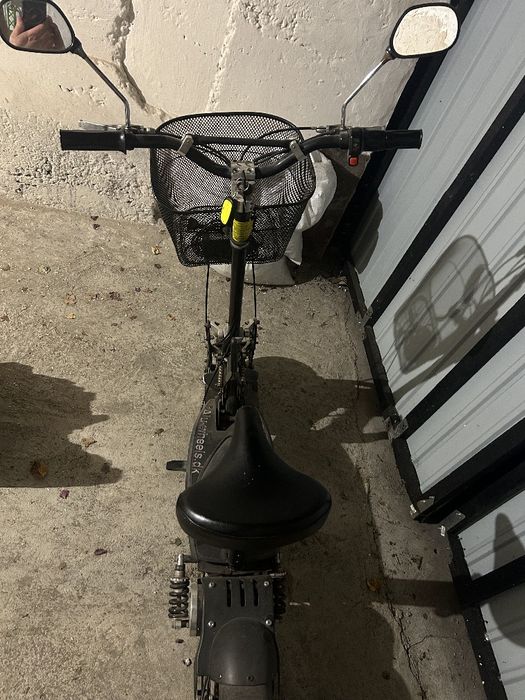 Електросамокат з сидінням