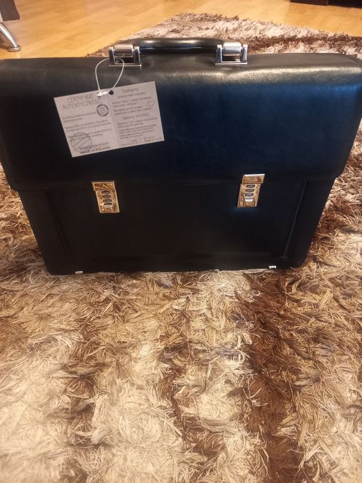 Nowa teczka skórzana z zamkiem szyfrowym