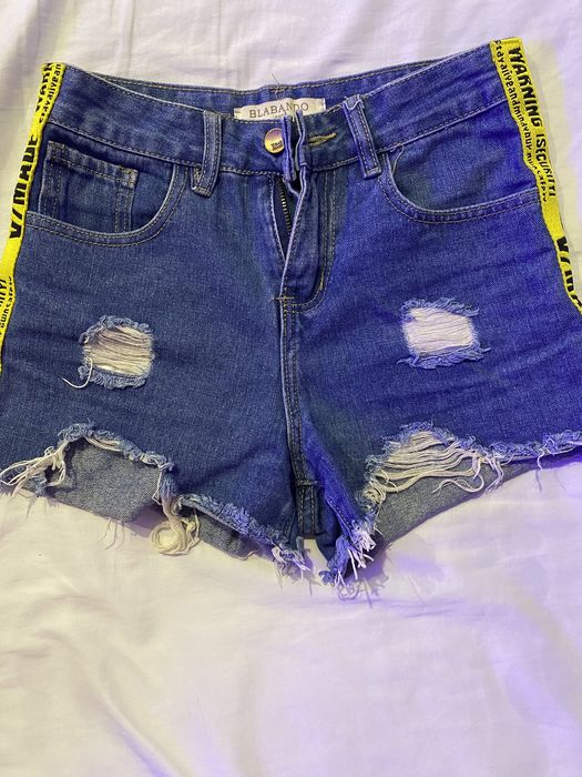 Джинсові  шорти.