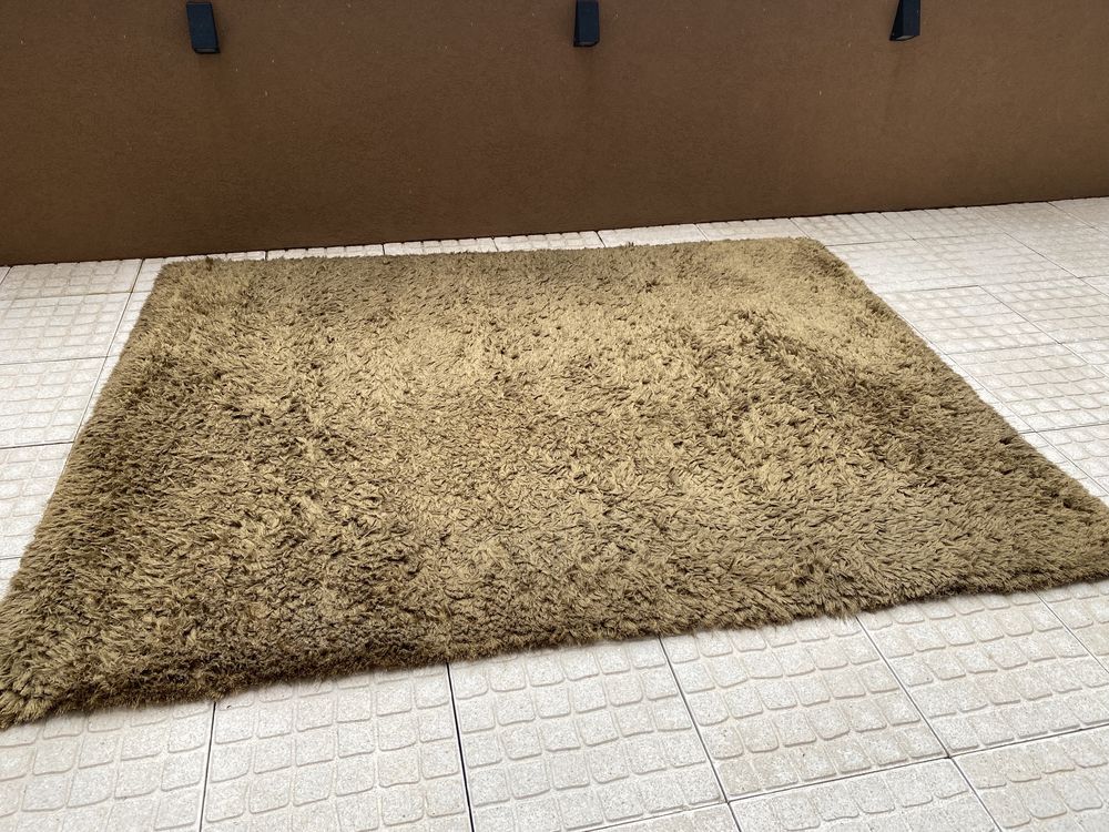 carpete de lã castanha