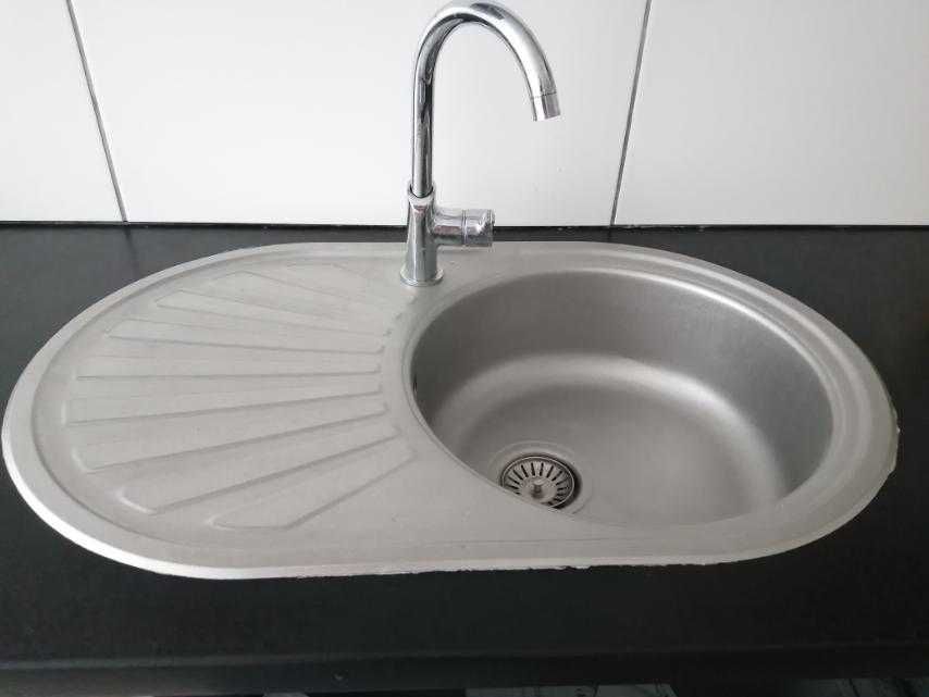 Кухня бу міцна, клінінг, з мийкою  7800грн. Окремо витяжка, газплита