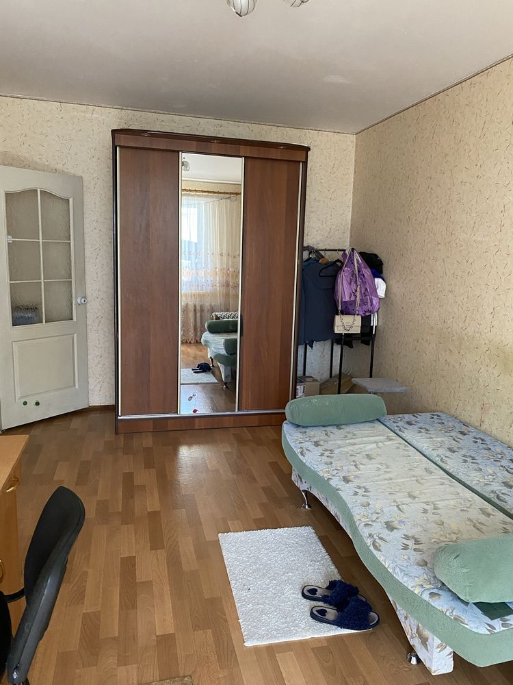 Продам 2к.кв., Урловская 17, метро Позняки , Осокорки